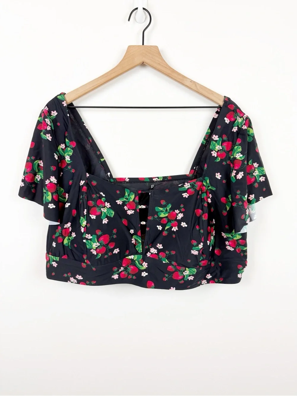 Retro Chic Torrid Sweet Strawberries Print Vtg Style Modest Wireless Bikini Top